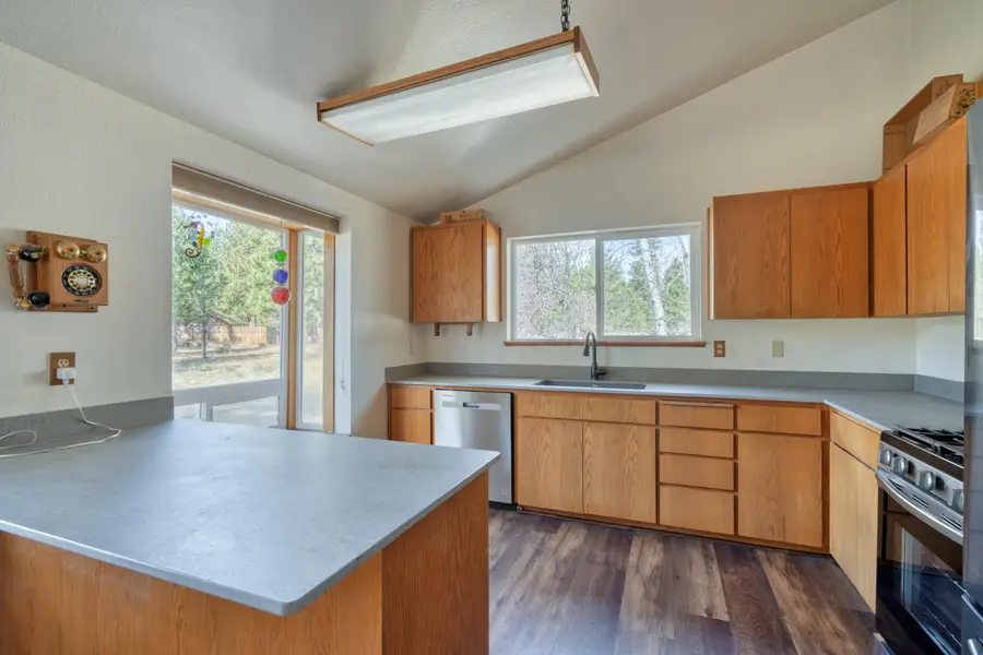 69215 Martingale, Sisters, OR 97759 - Image #3