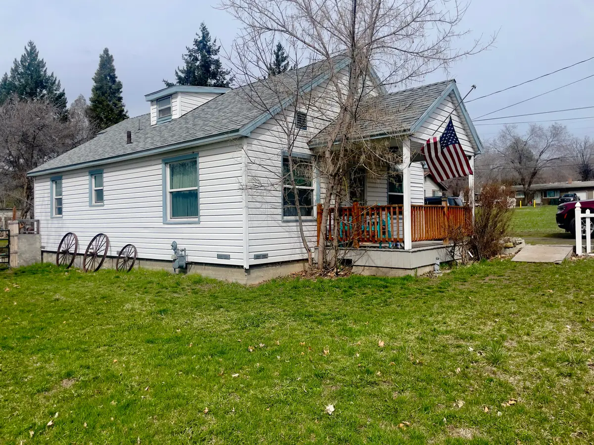 4847 Shasta Way, Klamath Falls, OR 97603 - Image #1