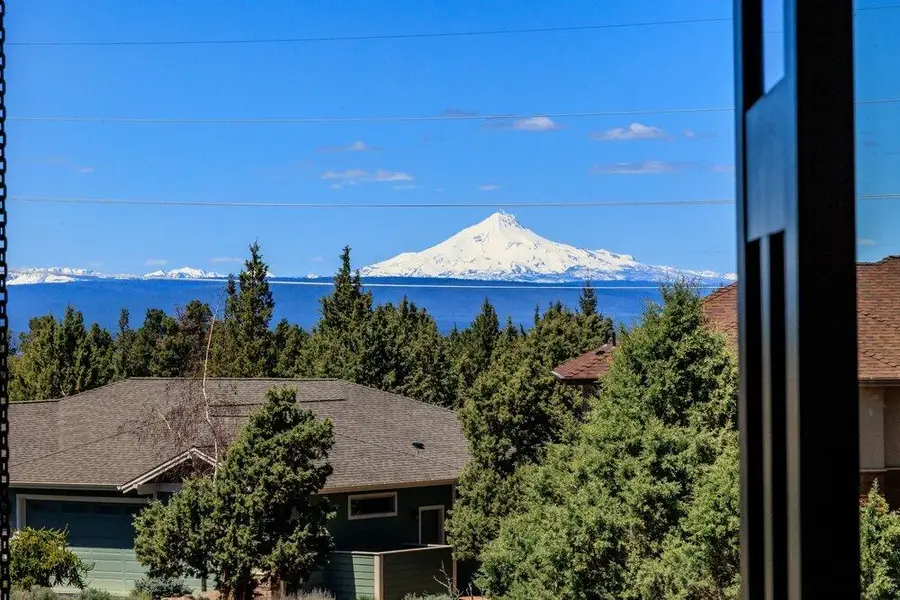 1203 Highland View, Redmond, OR 97756 - Image #3