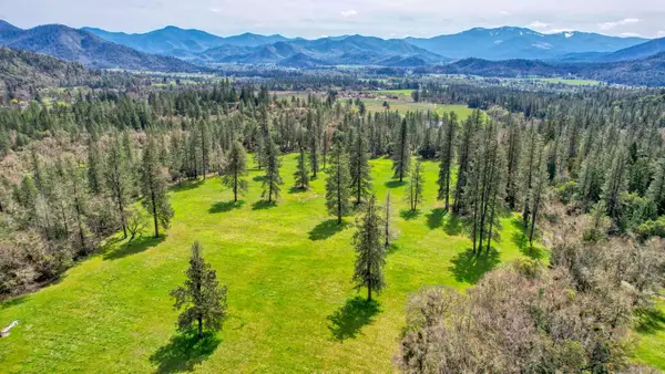 858 Missouri Flat, Grants Pass, OR 97527