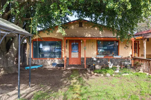 32 Chestnut, Medford, OR 97501