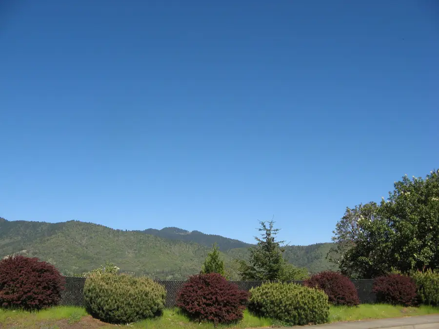 1085 NW Starlite, Grants Pass, OR 97526 - Image #2