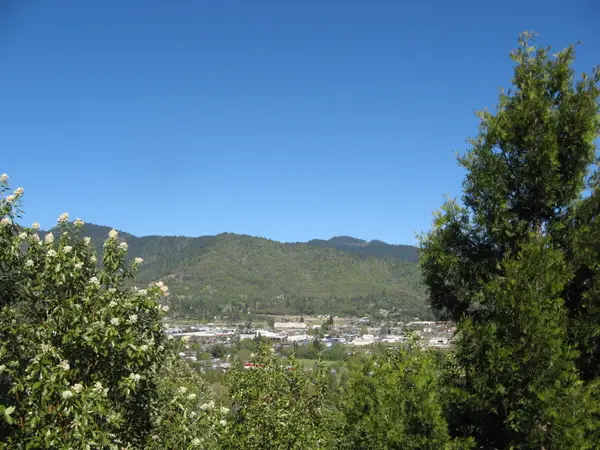 1129 NW Starlite, Grants Pass, OR 97526