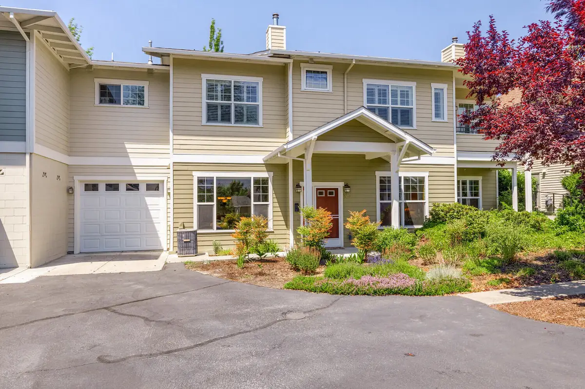 820 Satsuma, Ashland, OR 97520 - Image #1