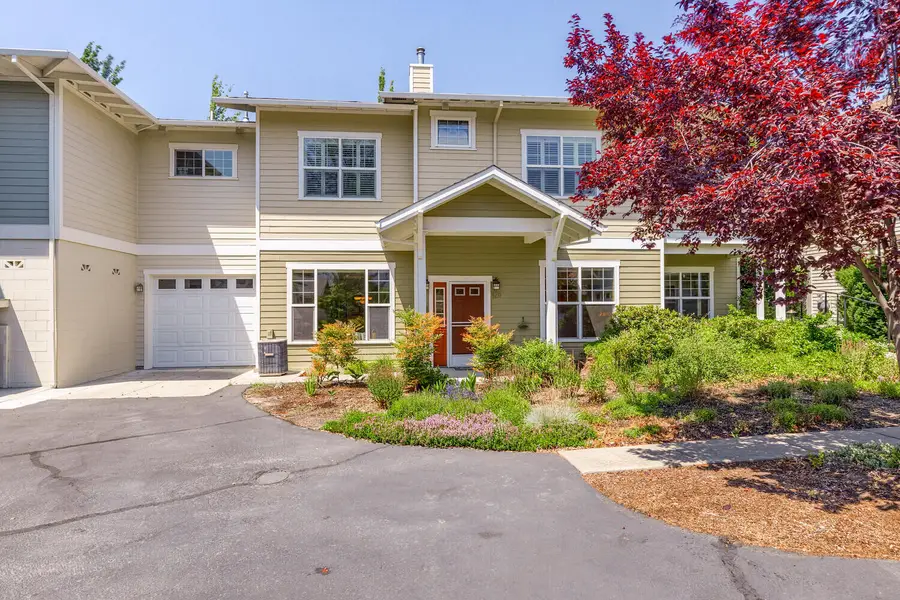 820 Satsuma, Ashland, OR 97520 - Image #2