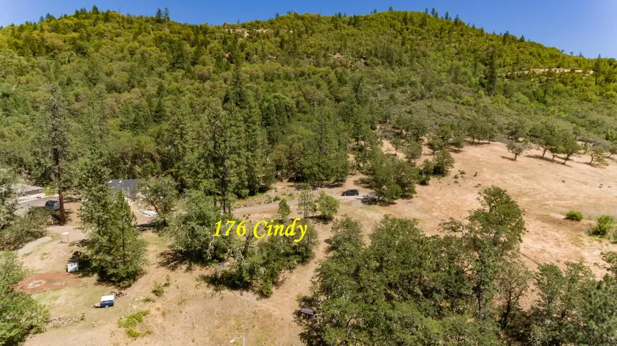176 Cindy Way, Shady Cove, OR 97539 - Image #2