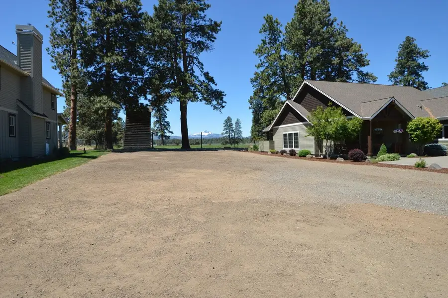 513 S Pine Meadow, Sisters, OR 97759 - Image #2