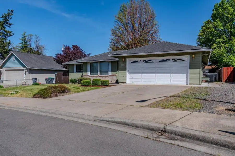 1258 Paulita, Medford, OR 97504 - Image #2