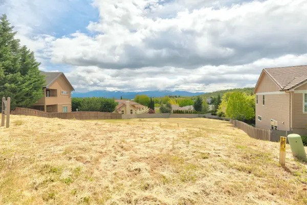 5633 Fallbrook, Medford, OR 97504