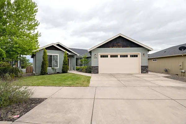 569 N Heights, Eagle Point, OR 97524
