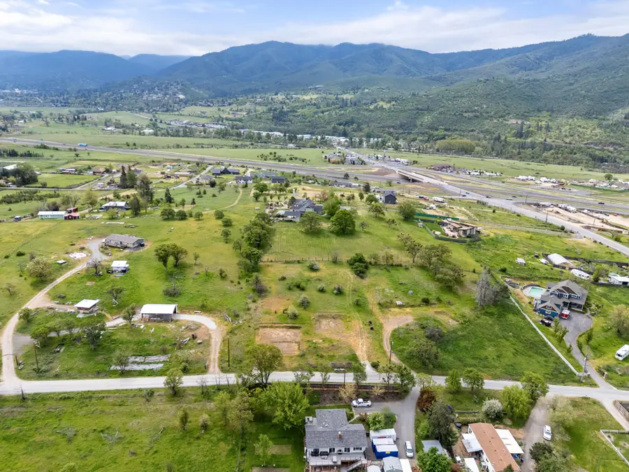 198 E Butler, Ashland, OR 97520 - Image #2