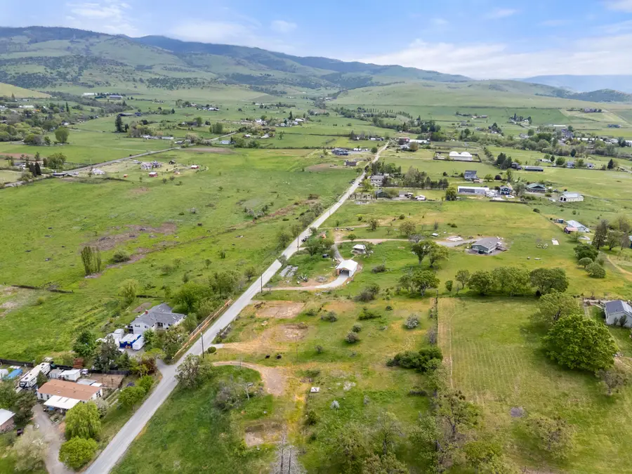 198 E Butler, Ashland, OR 97520 - Image #3