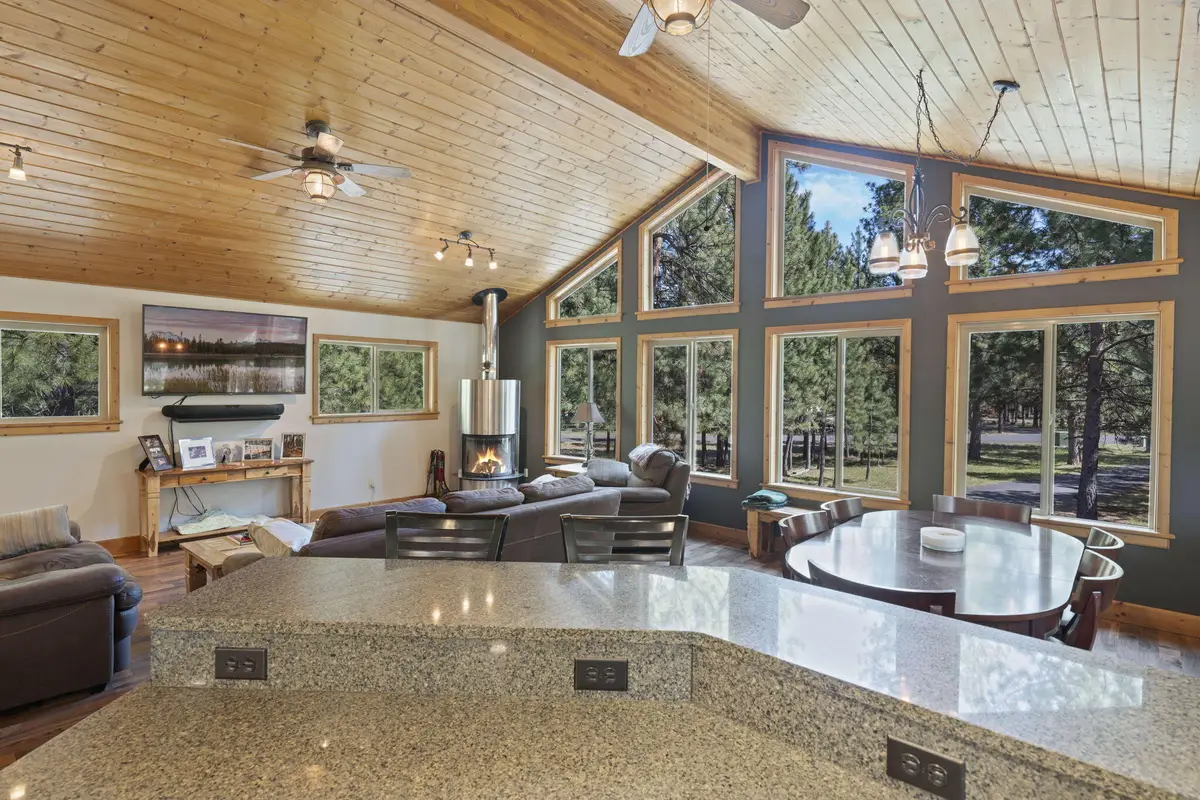 14590 Mountain View, Sisters, OR 97759 - Image #1