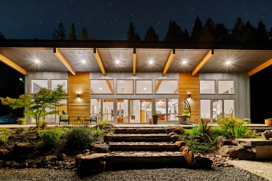 24100 E Evans Creek, White City, OR 97503 - Image #2