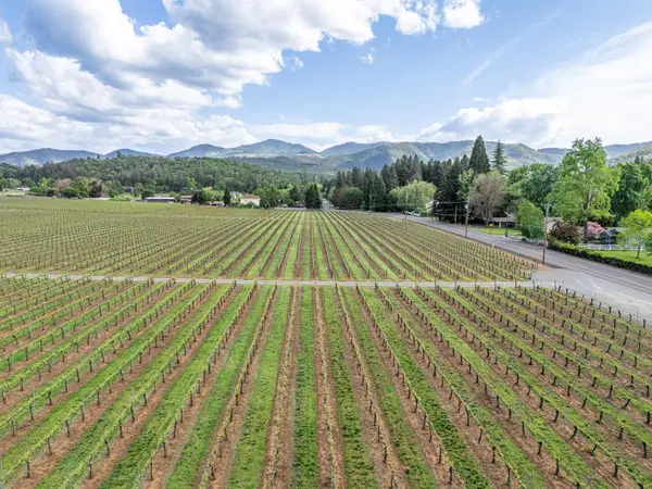 2871 Griffin Creek, Medford, OR 97501