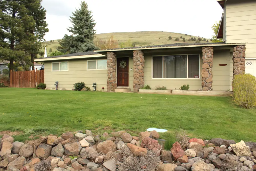 2003 Carlson Drive, Klamath Falls, OR 97603 - Image #2