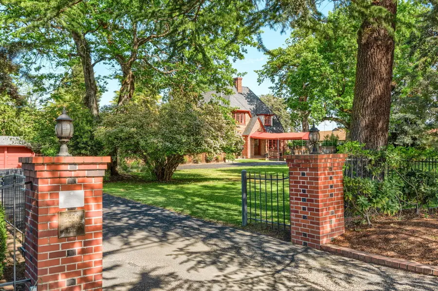 2336 Table Rock, Medford, OR 97501 - Image #2