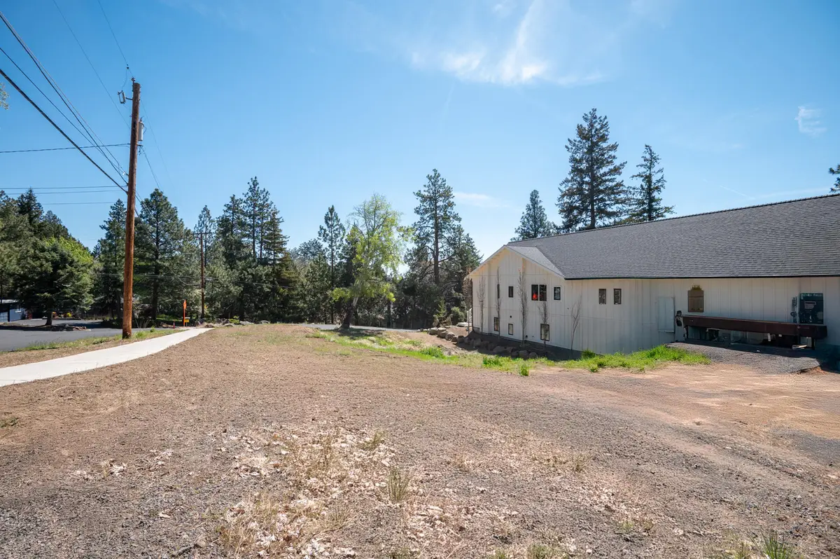 607 NW Trenton Avenue, Bend, OR 97703 - Image #1