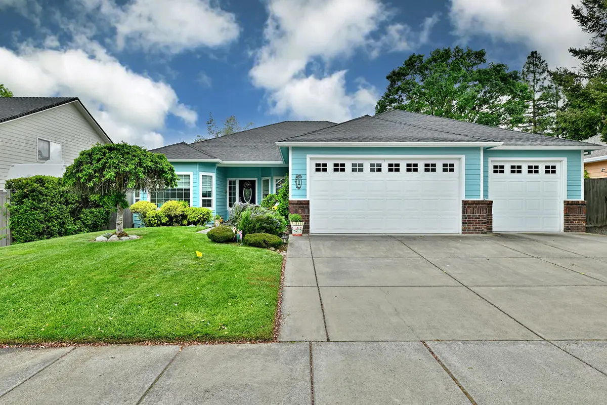 687 White Oak, Central Point, OR 97502 - Image #1