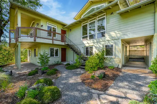 2583 E Evans Creek Road, Rogue River, OR 97537