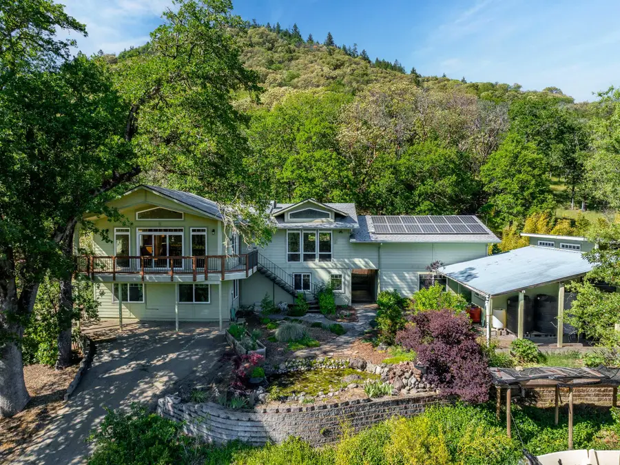 2583 E Evans Creek Road, Rogue River, OR 97537 - #2