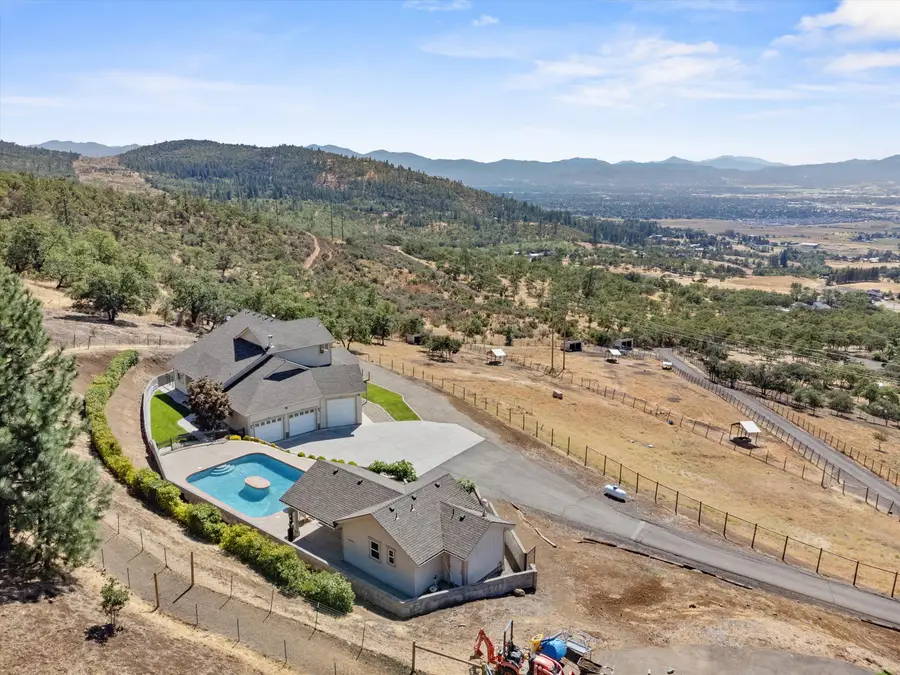 4002 Dry Creek, Medford, OR 97504 - Image #2