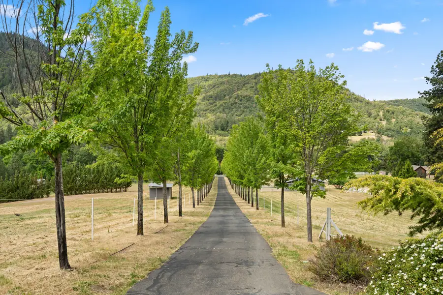 925 Galls Creek, Gold Hill, OR 97525 - Image #3