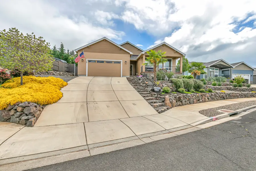 218 Cambridge Terrace, Eagle Point, OR 97524 - Image #2