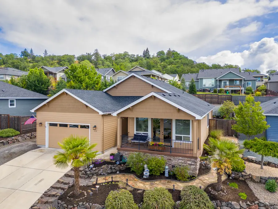 218 Cambridge Terrace, Eagle Point, OR 97524 - Image #3