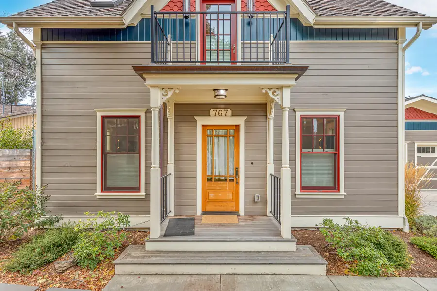 767 Oak, Ashland, OR 97520 - Image #2