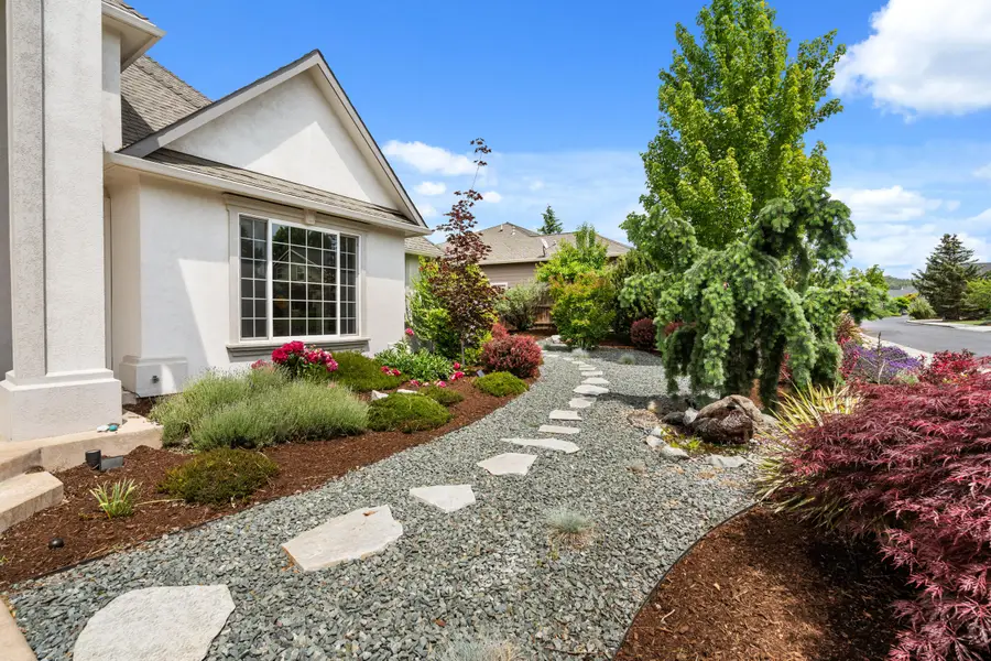 131 Bellerive, Eagle Point, OR 97524 - Image #2