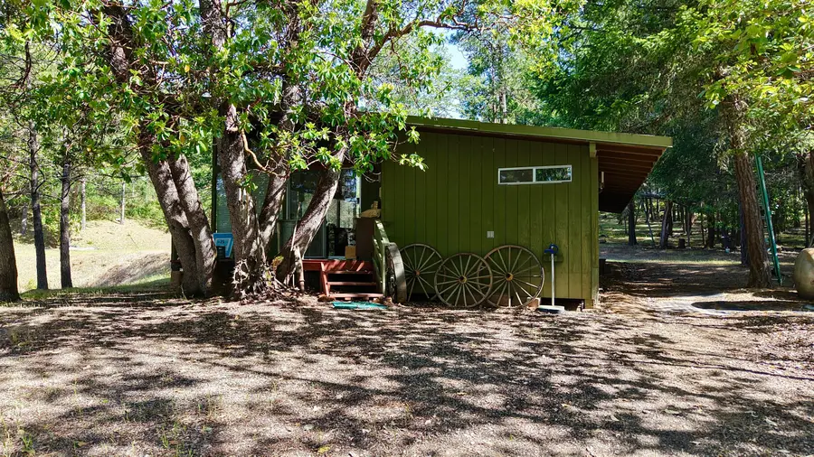 13007 Perry Road, Central Point, OR 97502 - Image #2