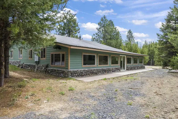 18142 Highway 58, Crescent Lake, OR 97733