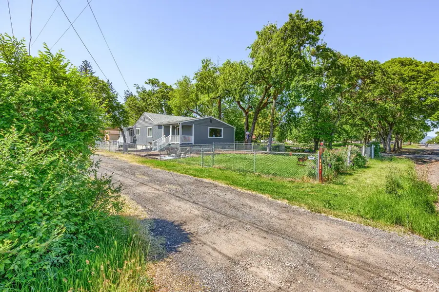 225 Wilson, Central Point, OR 97502 - Image #2