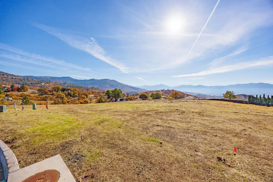 5637 Springview, Medford, OR 97504 - Image #2