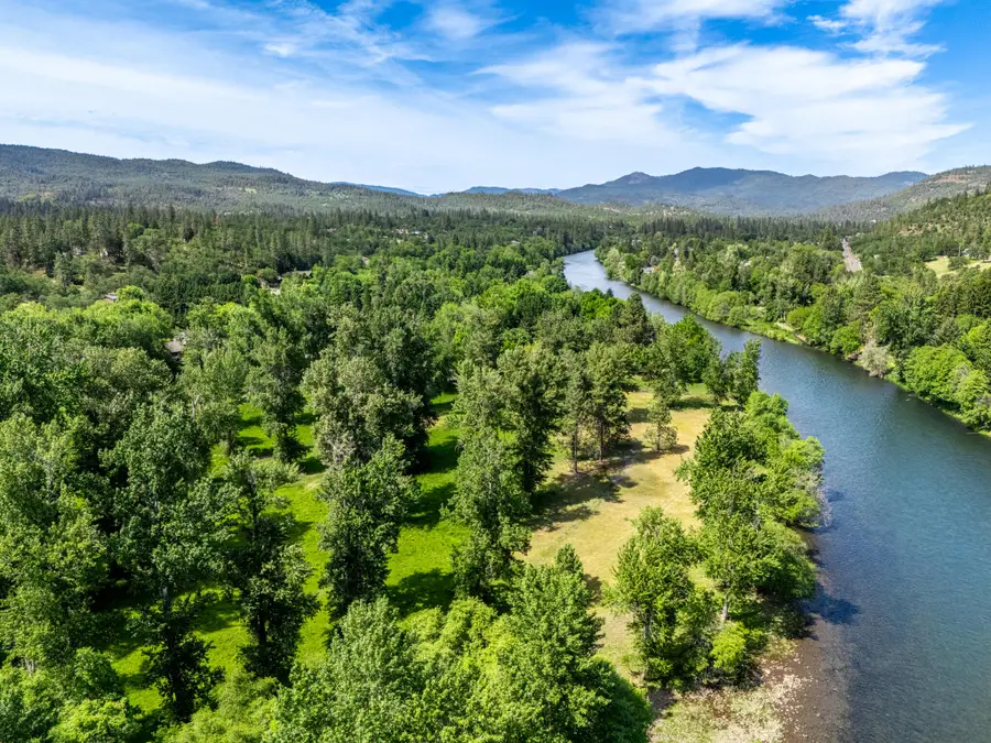 5512 Rogue River, Eagle Point, OR 97524 - Image #3