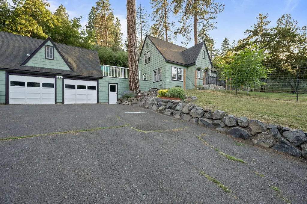 1027 Lakeshore Drive, Klamath Falls, OR 97601 - Image #1