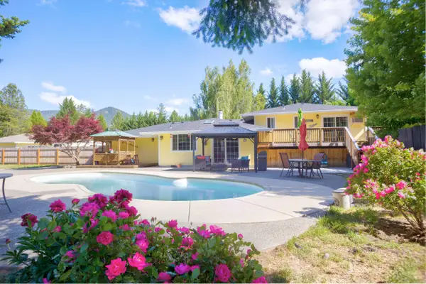 255 Queens Branch, Rogue River, OR 97537