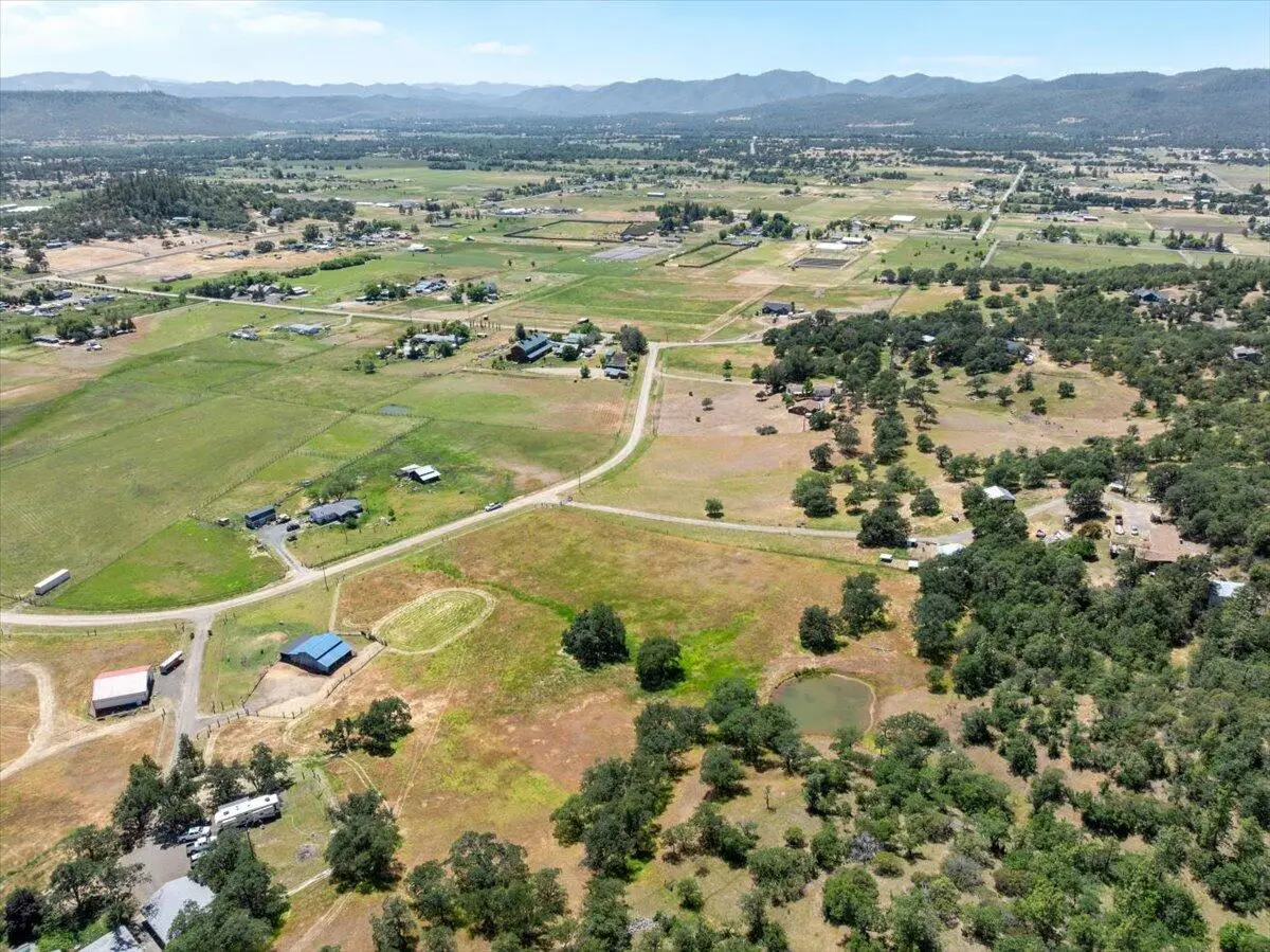 510 Chateau Drive, Eagle Point, OR 97524 - Image #1