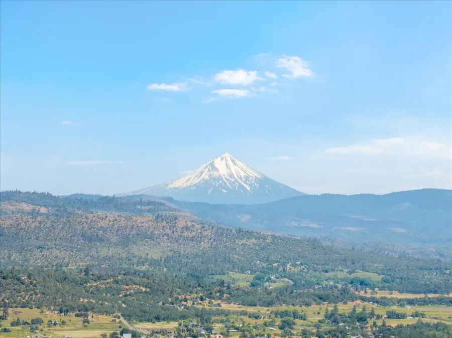 510 Chateau Drive, Eagle Point, OR 97524 - Image #3