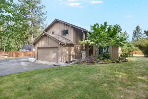 4627 E Evans Creek, Rogue River, OR 97537