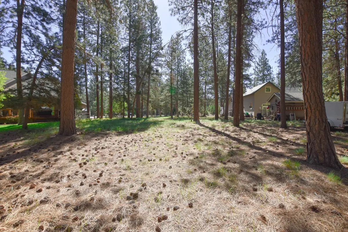 557 S Locust, Sisters, OR 97759 - Image #1