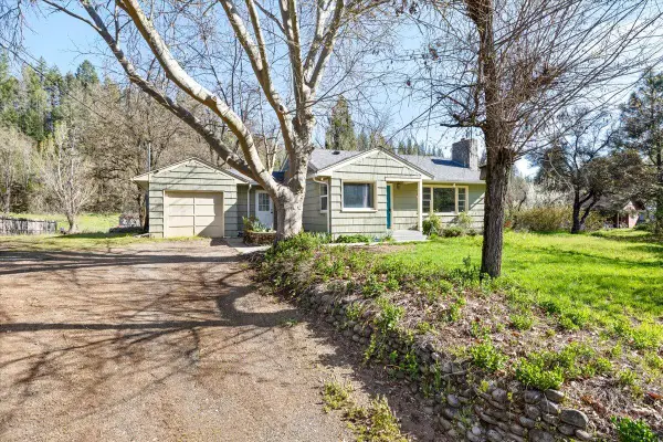 26877 Highway 62, Trail, OR 97541