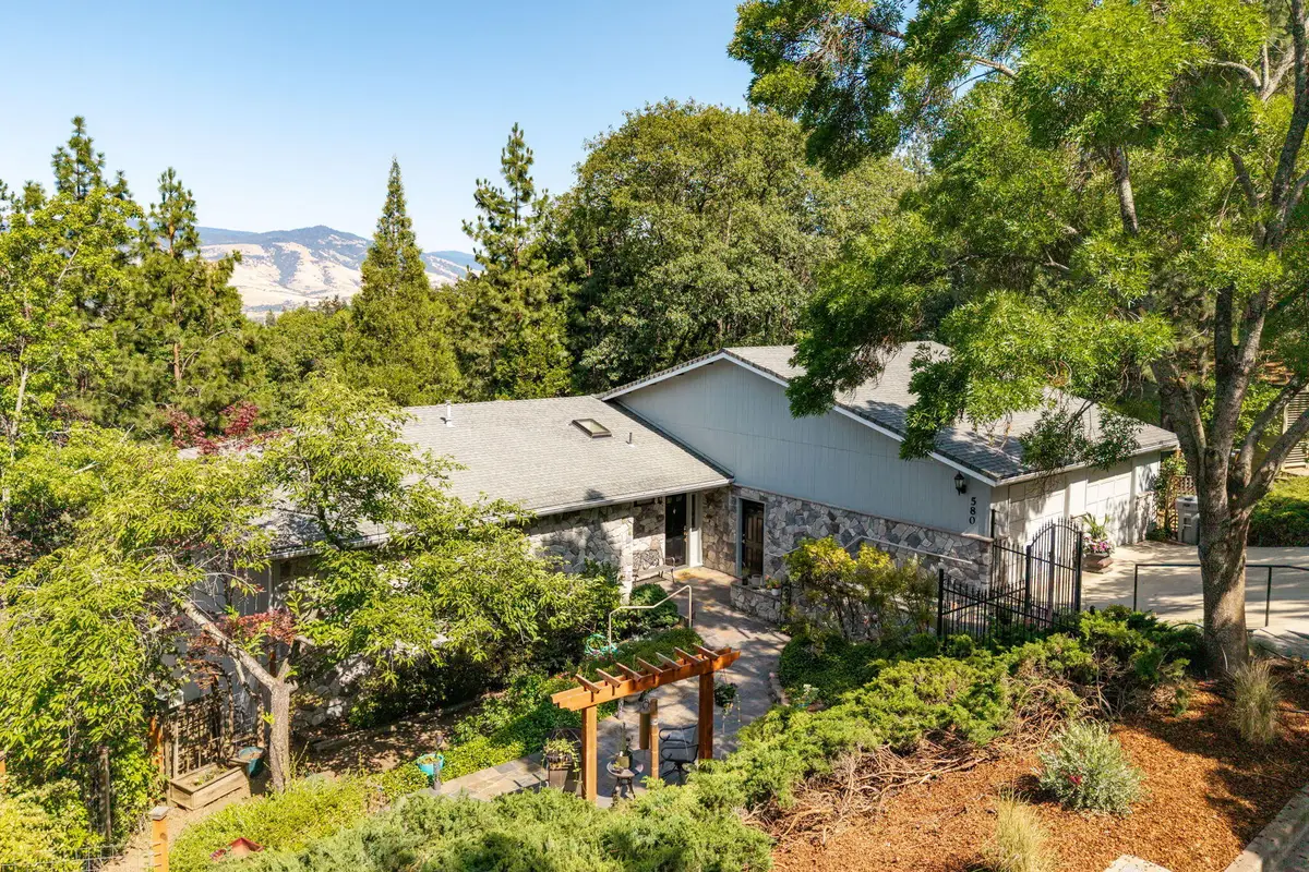 580 Weller, Ashland, OR 97520 - Image #1