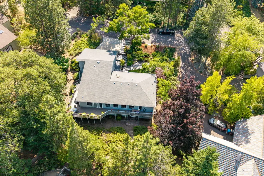 580 Weller, Ashland, OR 97520 - Image #3