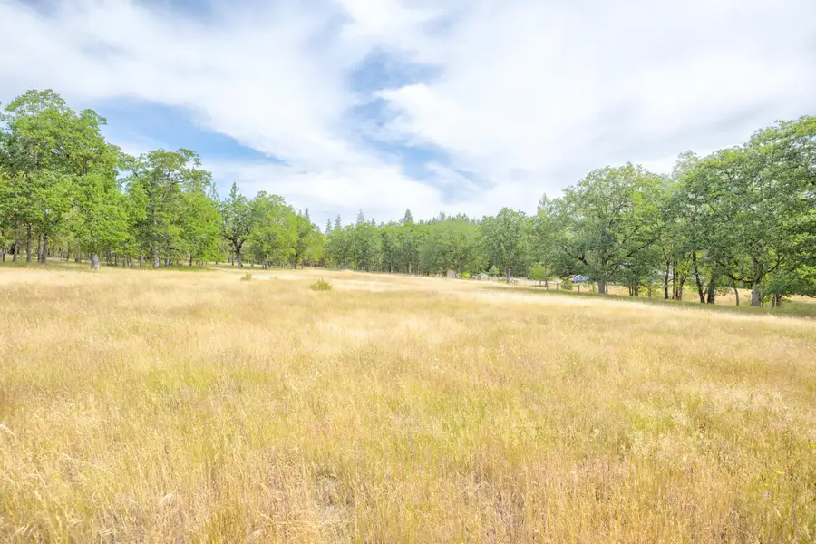 Livingston, Grants Pass, OR 97526 - Image #2