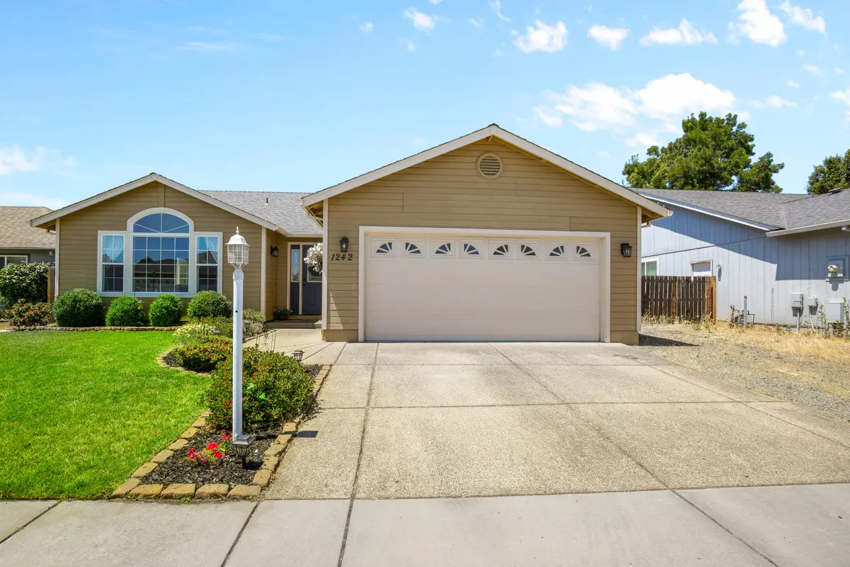 1242 Hawk Drive, Central Point, OR 97502 - Image #1
