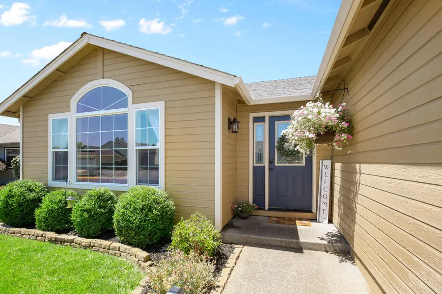 1242 Hawk Drive, Central Point, OR 97502 - Image #3