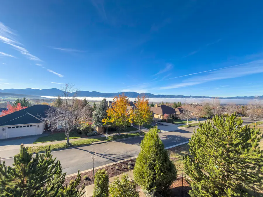 280 Mary Bee, Medford, OR 97504 - Image #2