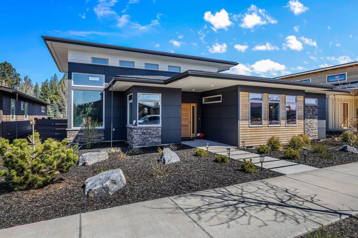 390 E Diamond Peak, Sisters, OR 97759 - Image #1